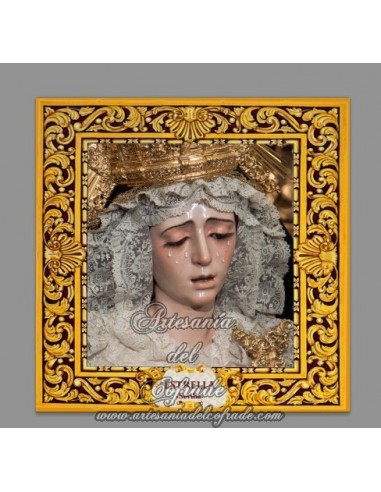 Azulejo cuadrado con la imagen de la Virgen de la Estrella y greca decorativa.