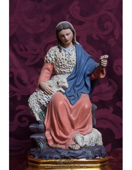 Figura de la Divina Pastora de 23,50 ctm de pasta cerámica policromada con oleos y patinada en venta