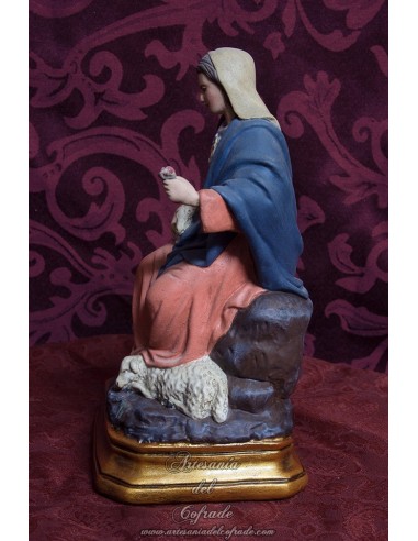 Figura de la Divina Pastora de 23,50 ctm de pasta cerámica policromada con oleos y patinada en venta