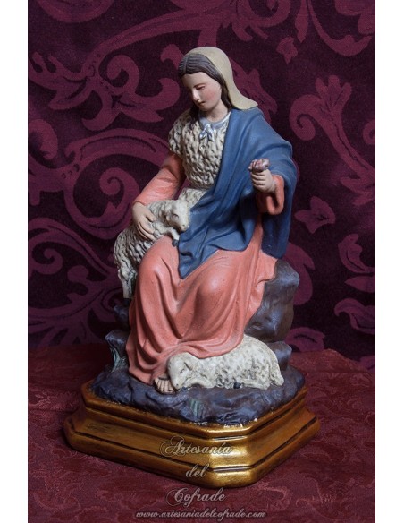 Figura de la Divina Pastora de 23,50 ctm de pasta cerámica policromada con oleos y patinada en venta