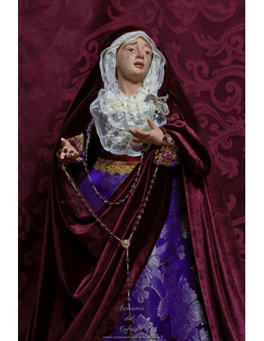 En venta esta bonita Virgen Dolorosa de 60 ctm de altura vestida solo en nuestra tienda cofrade.