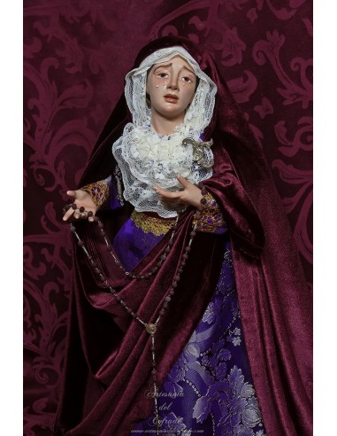 En venta esta bonita Virgen Dolorosa de 60 ctm de altura vestida solo en nuestra tienda cofrade.