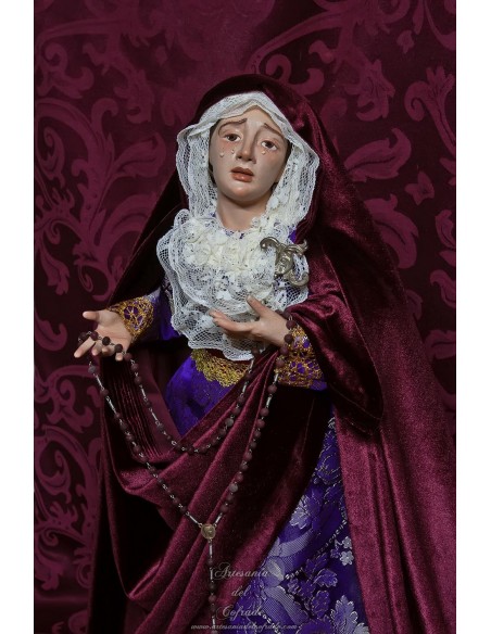 En venta esta bonita Virgen Dolorosa de 60 ctm de altura vestida solo en nuestra tienda cofrade.