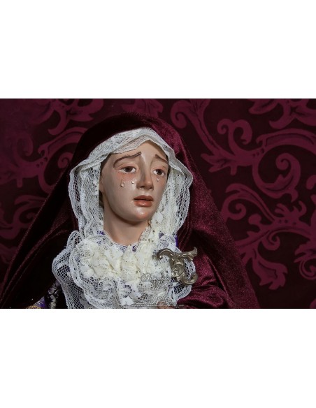 En venta esta bonita Virgen Dolorosa de 60 ctm de altura vestida solo en nuestra tienda cofrade.