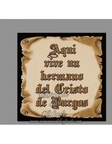Azulejo cuadrado con el texto Aqui vive un hermano del Cristo de Burgos - Tienda de Regalos Cofrades