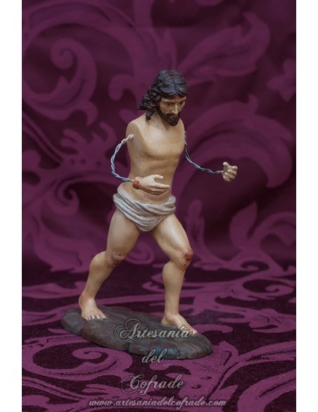 Precioso cristo en miniatura de 13 ctm policromado con oleos