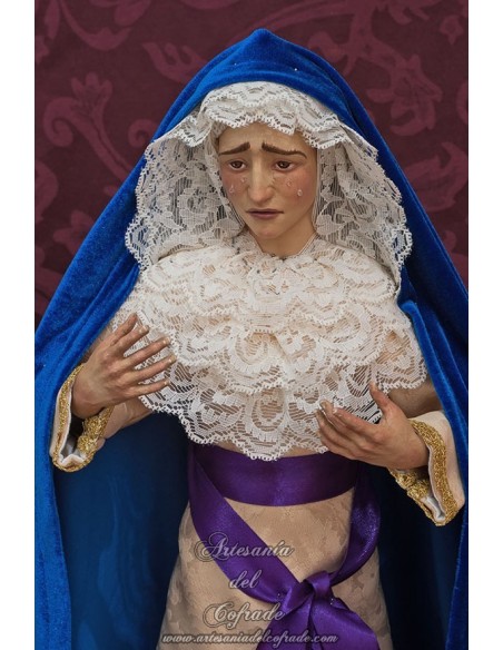 Se vende esta bonita Virgen Dolorosa de 55 ctm de altura vestida solo en nuestra tienda cofrade.