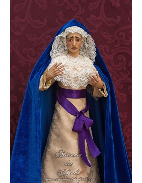 Se vende esta bonita Virgen Dolorosa de 55 ctm de altura vestida solo en nuestra tienda cofrade.